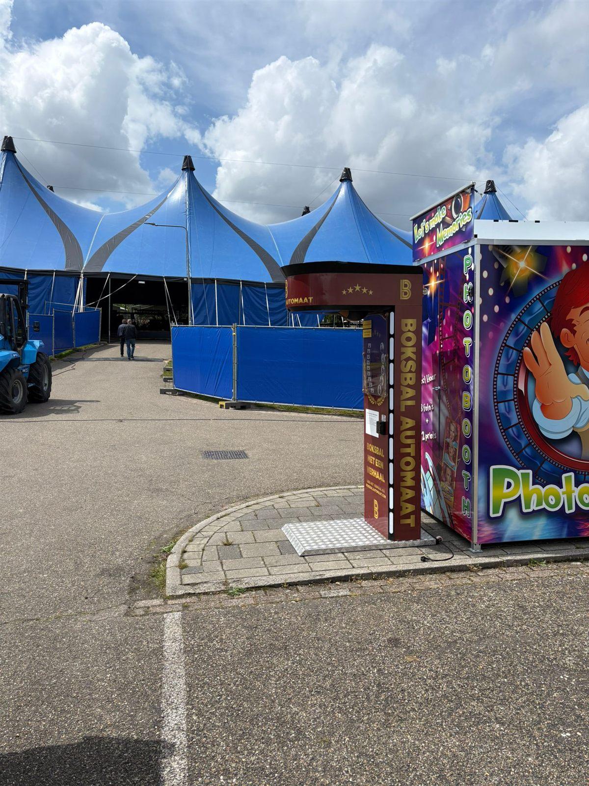BoksbalAutomaat op een kermis