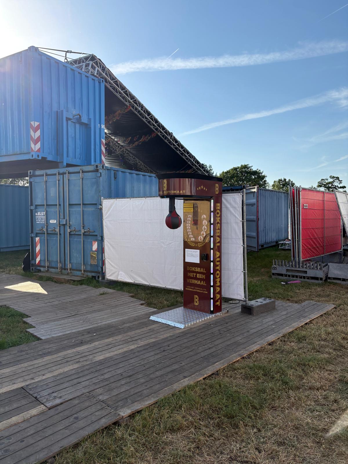 Opbouw van het Meadow-festivalterrein