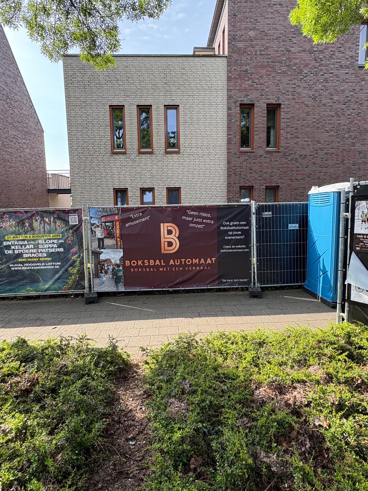 Promotiebanner met sfeerfoto's bij Nikspack