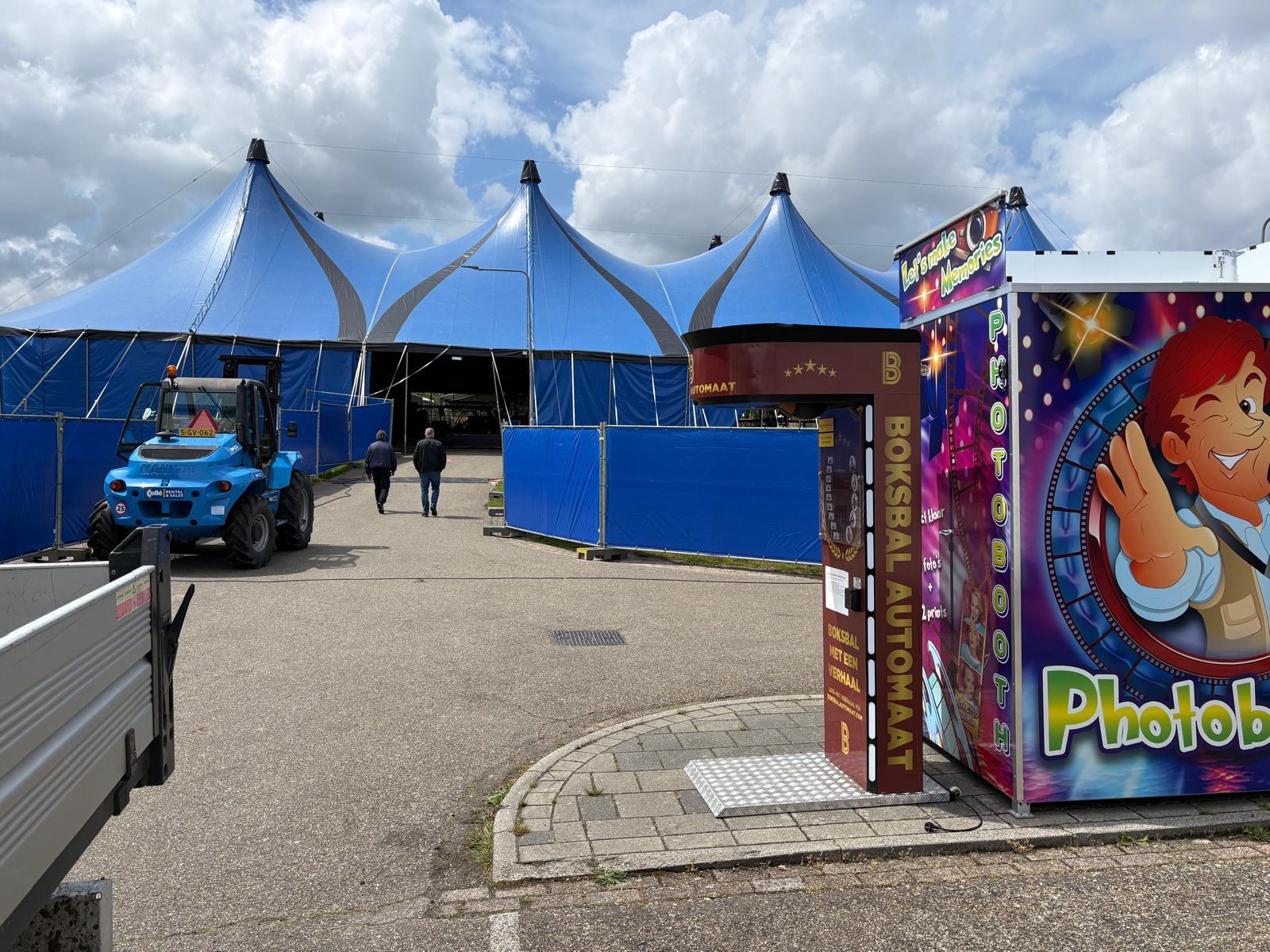 BoksbalAutomaat en photobooth bij de tenten van de Landgraafse Tentfeesten